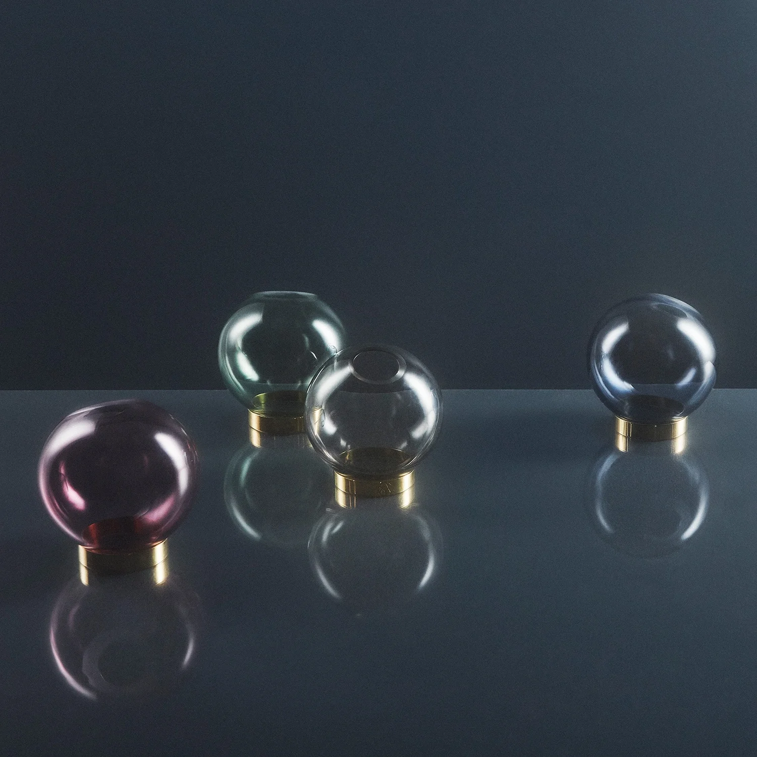 AYTM Globe Vase Ø17 Cm, Forest/Brass 7 AYTM Globe Vase Ø17 Cm, Forest/Brass - Image 5