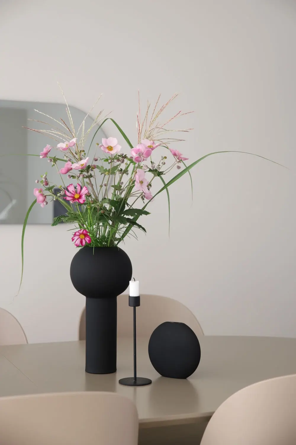 Cooee Design Pastille Vase 15 Cm, Black 4 Cooee Design Pastille Vase 15 Cm, Black - Image 2